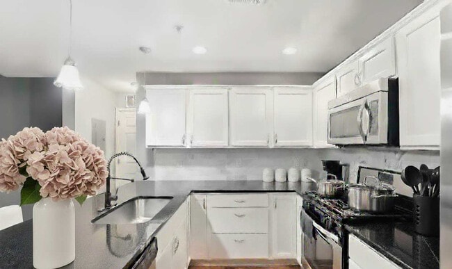 Building Photo - 2424 Lyndale Ave S