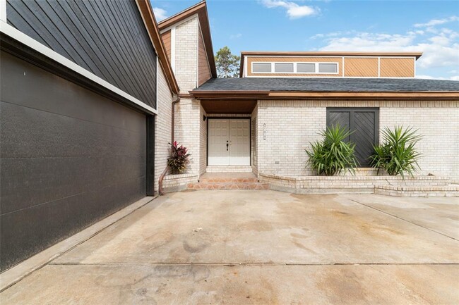 Building Photo - 700 Bayou Crest Cir