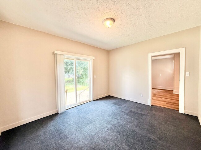 Foto del edificio - 2202 Brownlee Ave NE