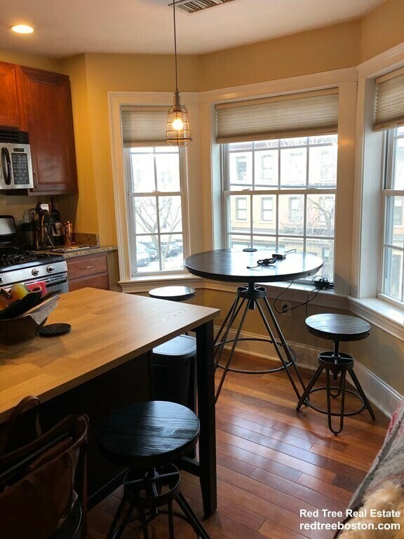 Foto del edificio - 341 W Broadway