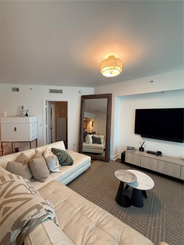 Foto principal - 350 S Miami Ave