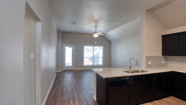Building Photo - 619 Hollyhock Dr