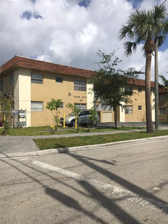 16118 NE 21st Ave Unit 10, North Miami Beach, FL 33162 Room for Rent
