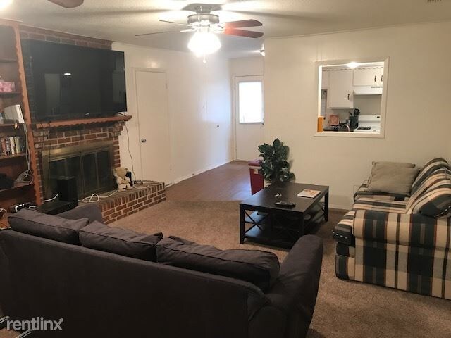 Building Photo - 2100 Redwood Pl