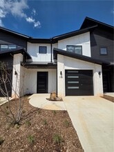 Building Photo - 1106 Emilia Ave