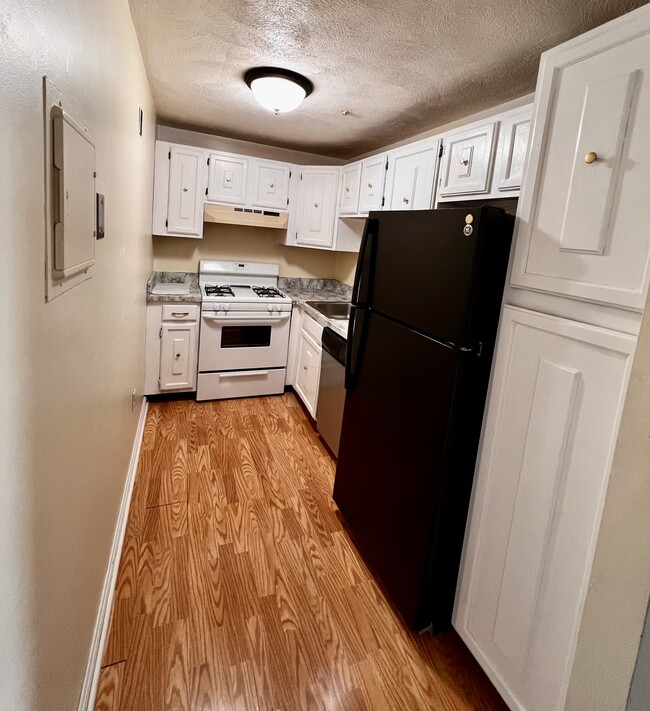 Kitchen - 7 Karen Cir