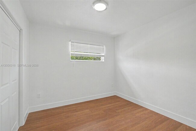 Foto del edificio - 3170 SW 16th St