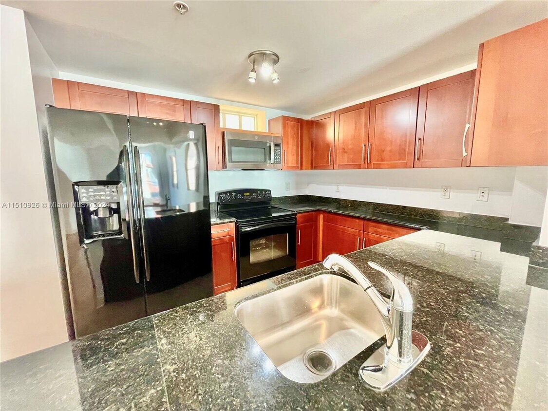 Primary Photo - 7270 SW 89th St
