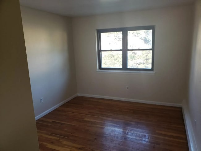 Building Photo - 401 US-22