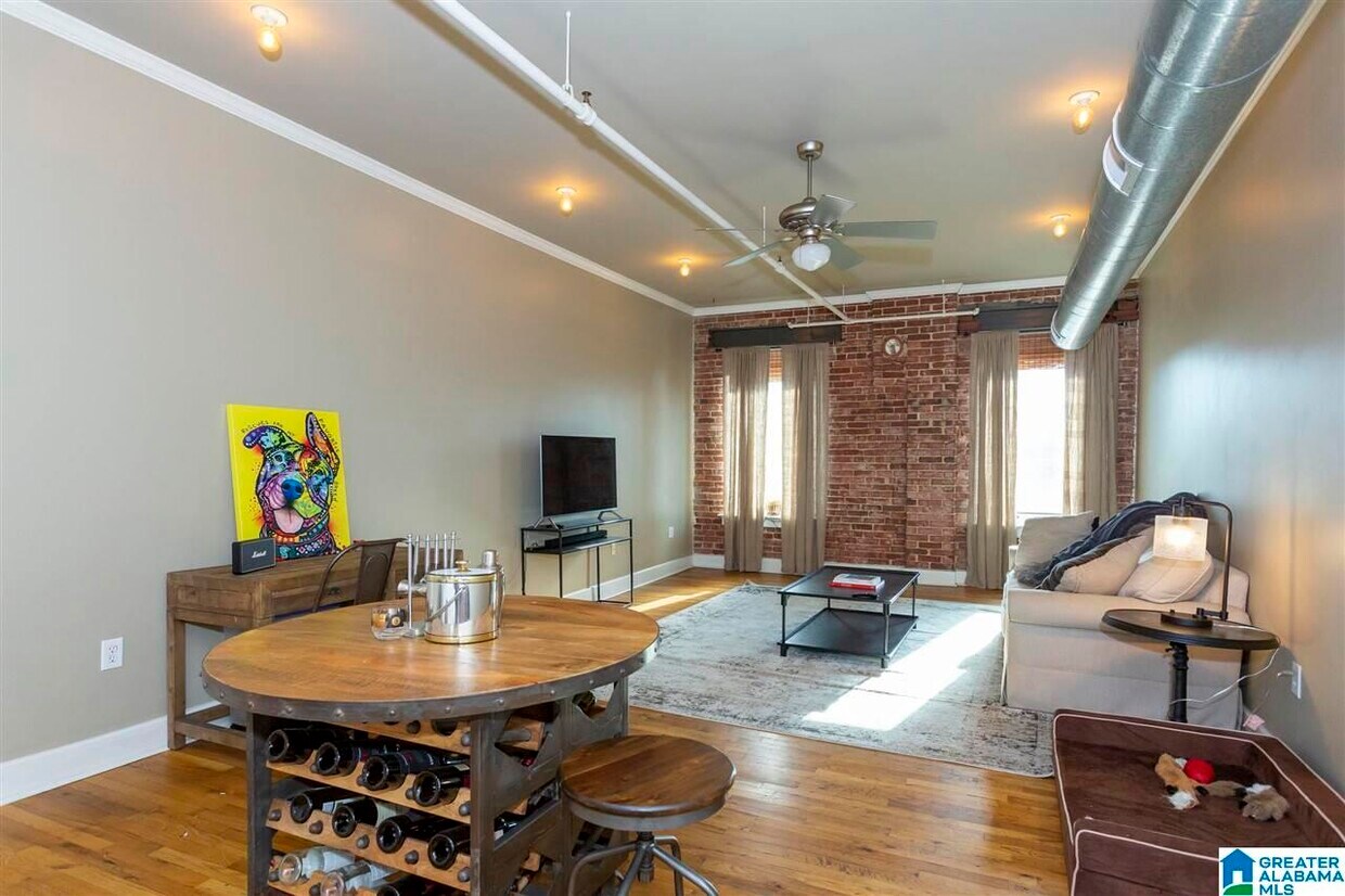 Foto principal - 2416 1st Ave S