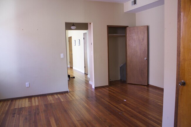 Foto del edificio - 3218-3220 Cherokee St