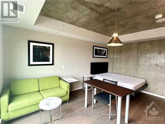 Photo du bâtiment - 105 Champagne Ave S