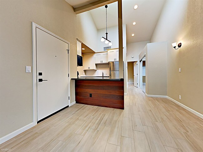 Foto del edificio - 1 br, 1 bath  - 2222 I St Apt 11