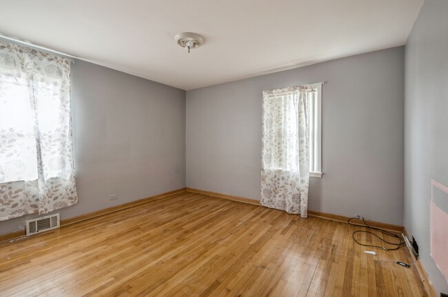 Building Photo - 5830 N Jersey Ave