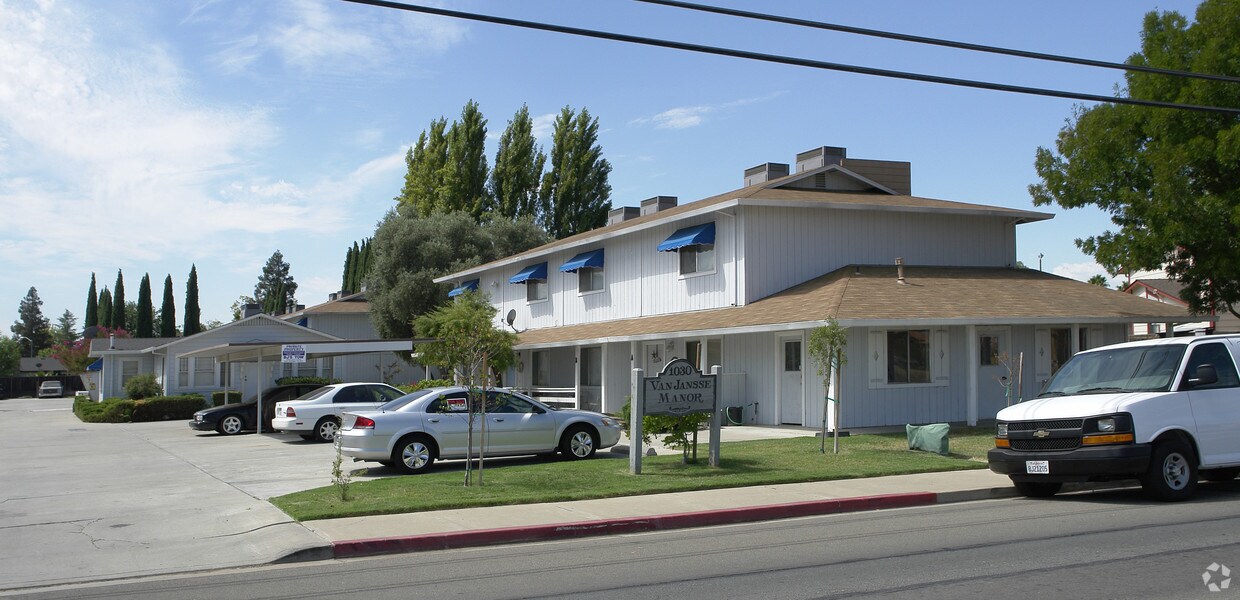 Primary Photo - 1030 Dainty Ave