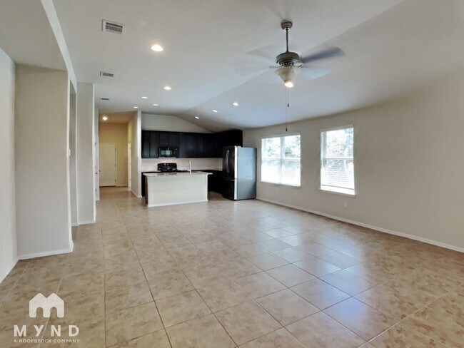 Foto del edificio - 20216 Boggy Ford Rd