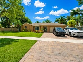 Building Photo - 5040 SW 117th Way