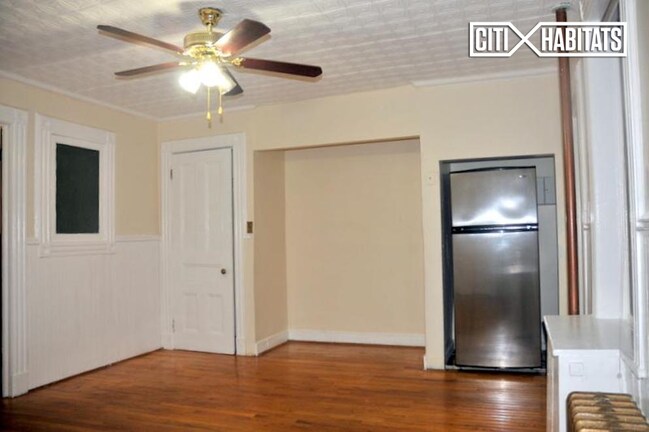 Foto del edificio - 415 Tompkins Ave