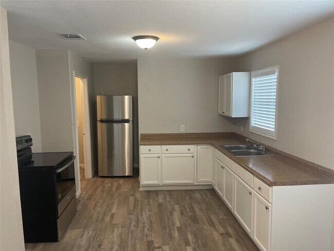 Building Photo - 146 Tupelo 2 N