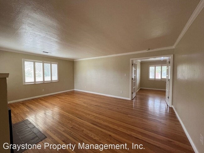 Building Photo - 2 br, 1.5 bath House - 647 Page Ave
