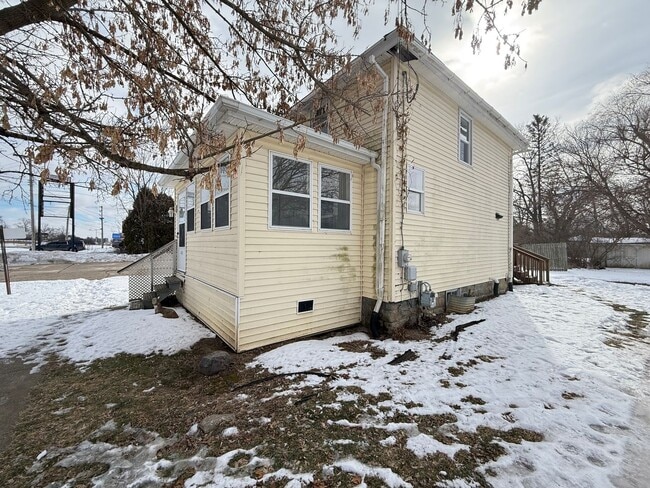 Foto del edificio - 2026 Renovation – Clean, Updated 2-Bedroom Near Shopping & Highways