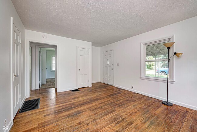 Foto del edificio - 4924 Rosslyn Ave