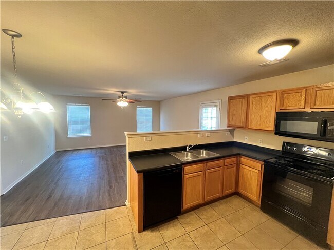 Foto del edificio - 555 Cascade Cir