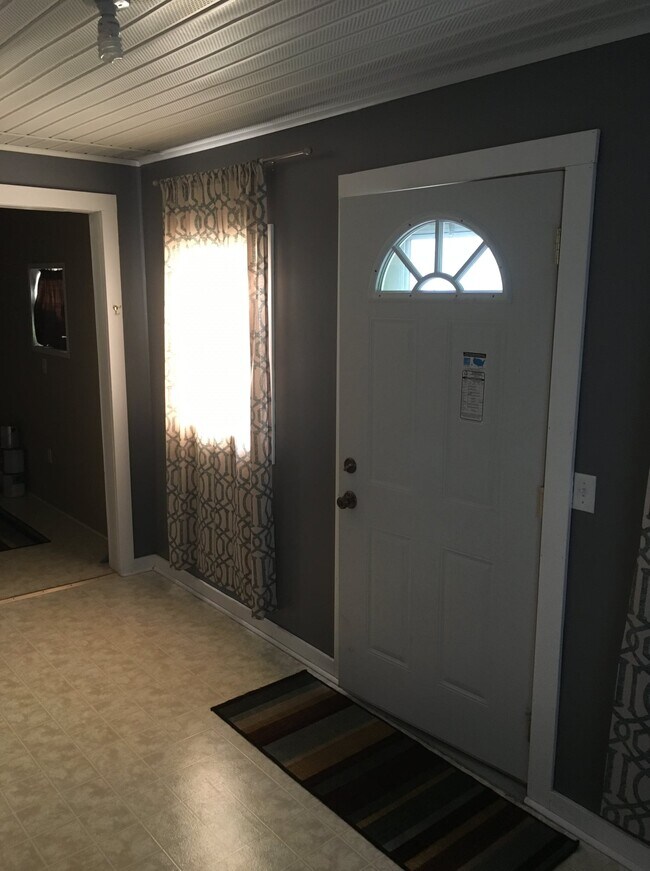 Mud Room - 216 E Franklin Ave