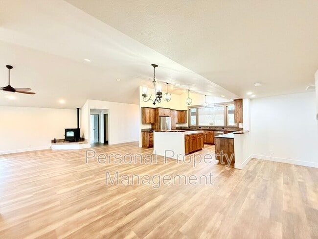 Building Photo - 16205 NE Leaper Rd