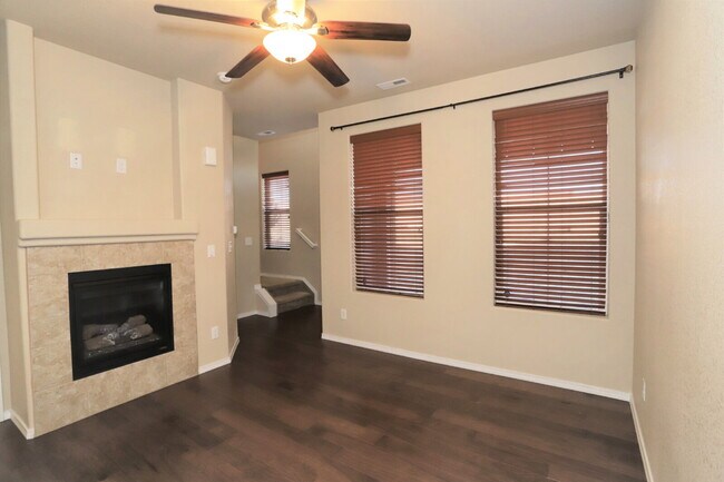 Foto del edificio - Your Dream Townhome Awaits — Comfort, Styl...