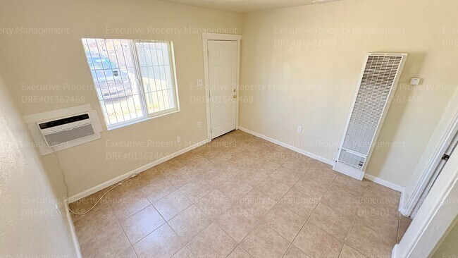 Foto del edificio - 107 E 8th St