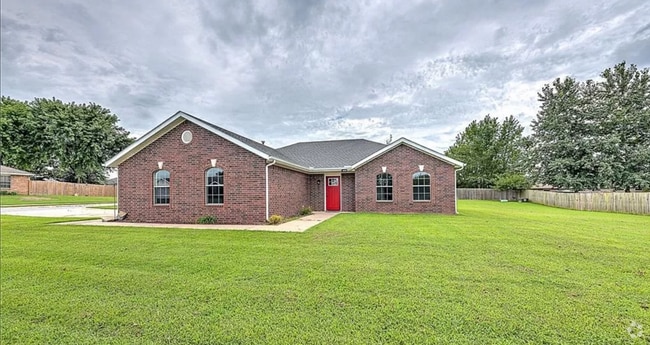 Building Photo - 400 Sun Meadow Dr