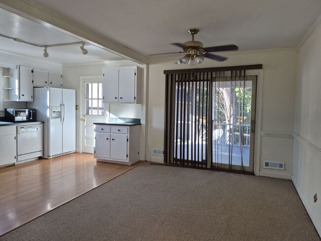 Building Photo - Elizabeth Manor