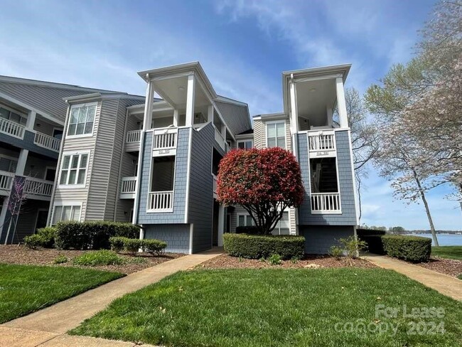 Building Photo - 913 Southwest Dr