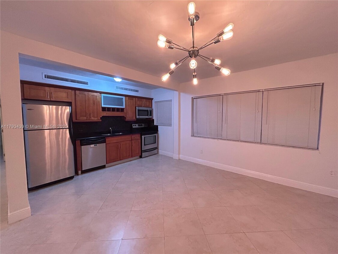 Foto principal - 2880 Pine Tree Dr