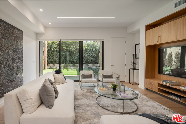 Foto del edificio - 1544 N Hoover St