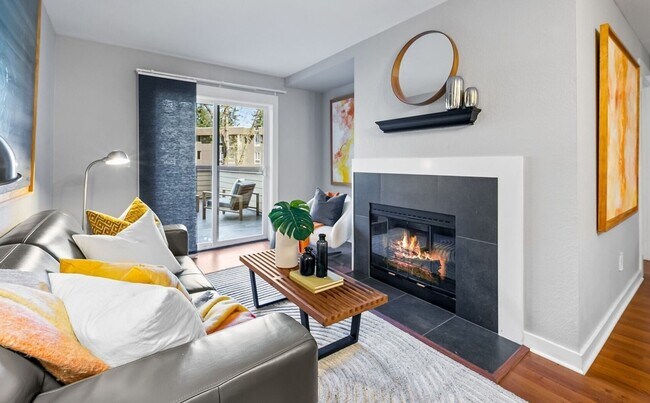 Foto del edificio - Completely Refreshed Two-Bedroom Condo