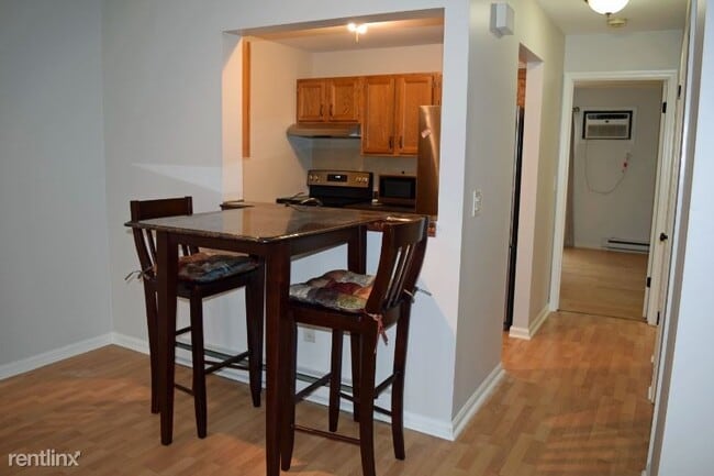 Building Photo - 121 Willow Springs