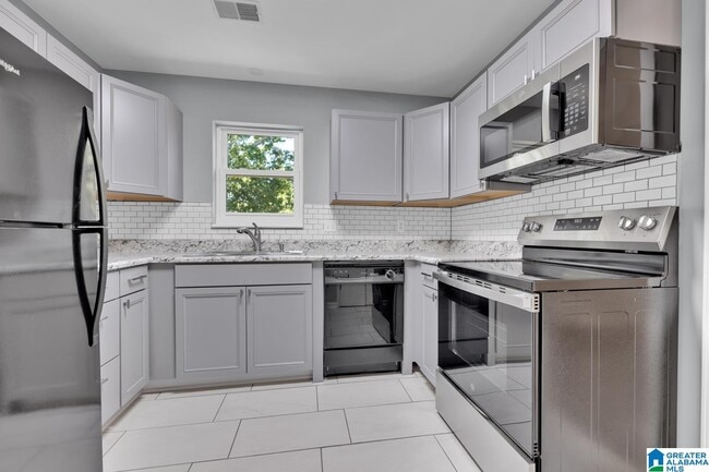 Foto del edificio - 2060 Montreat Dr