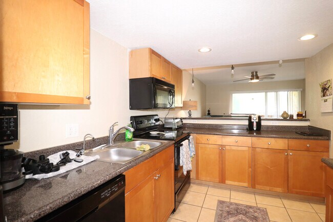 Foto del edificio - 1810 NW 23rd Blvd