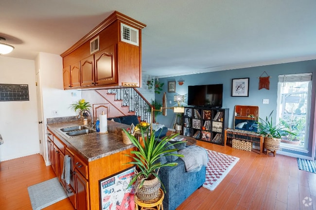 Building Photo - 2037 Benita Dr