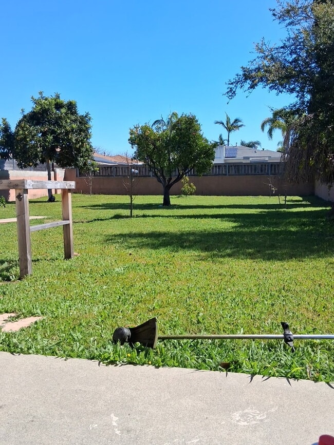 Building Photo - 4605 Seminole Dr