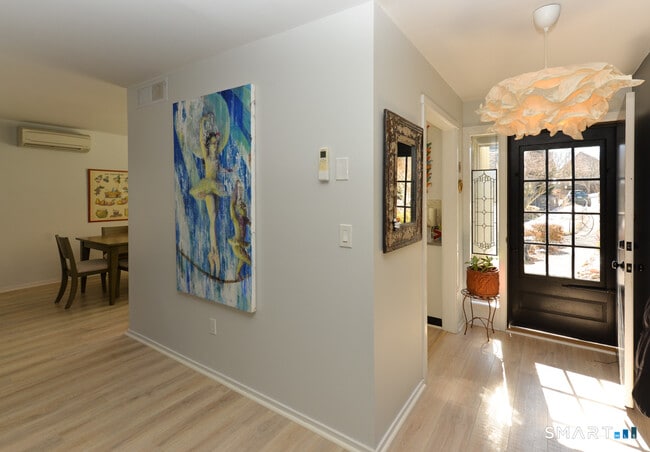 Building Photo - 44 Heritage Vlg