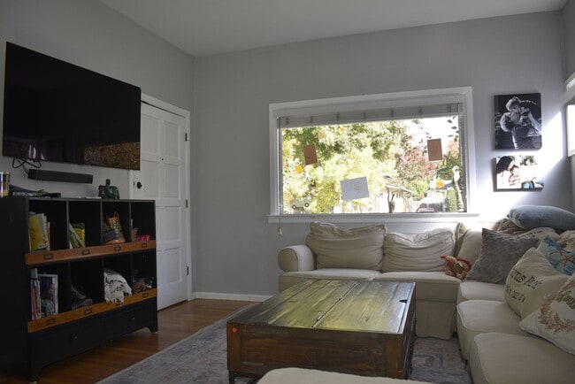 Building Photo - 2140 Portola Way