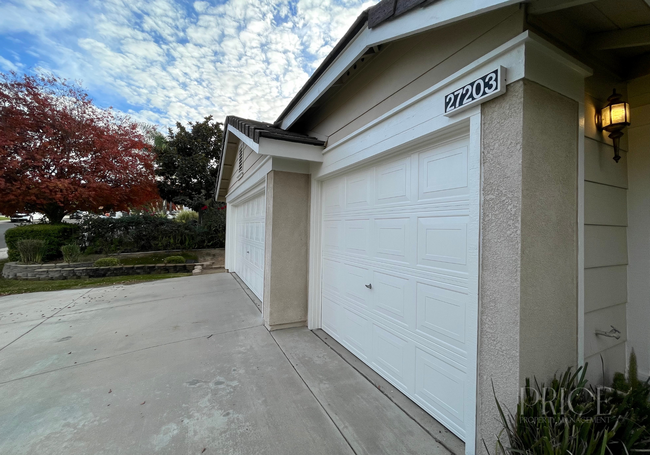 Building Photo - Great Family Home