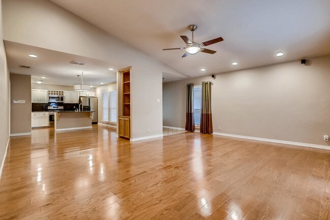 Foto del edificio - 2523 Old Trail St