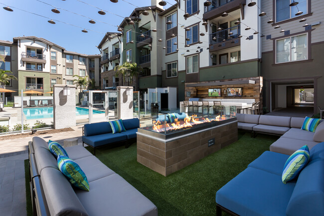 Courtyard - Avalon Glendora