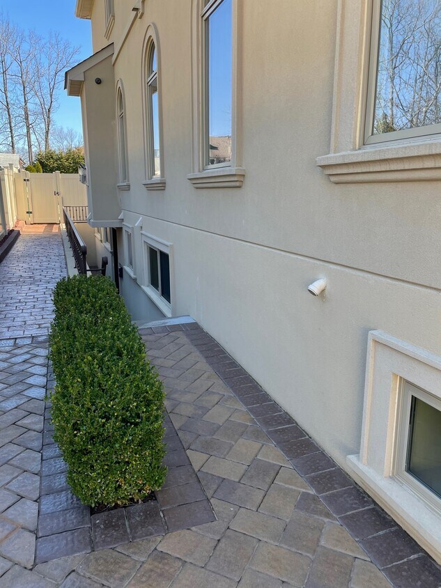 Outside Stairs - 69 Parkwood Ave