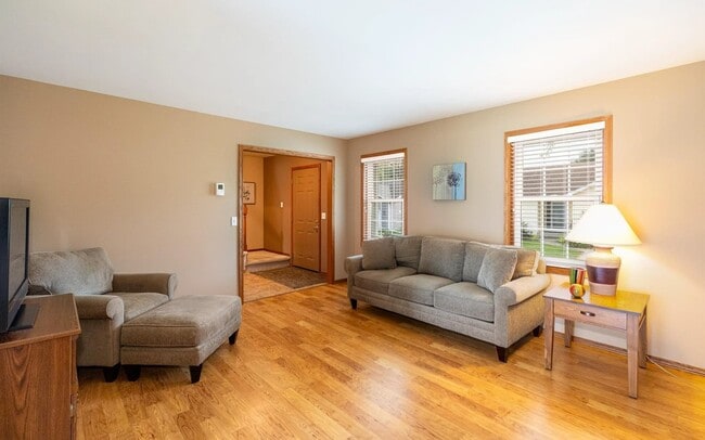 Foto del edificio - 878 Sky Ridge Dr