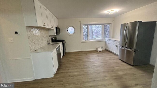 Building Photo - 402 Broadwood Dr